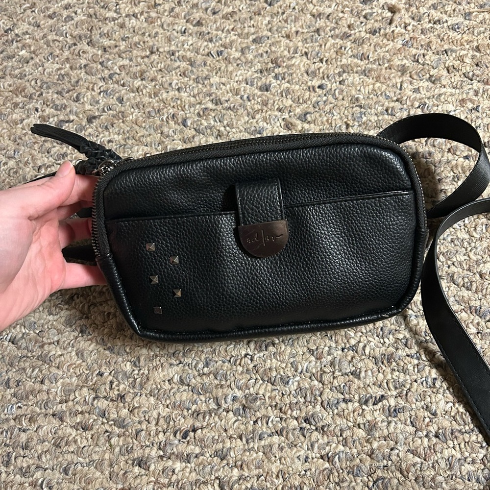 Rad rev black crossbody wallet